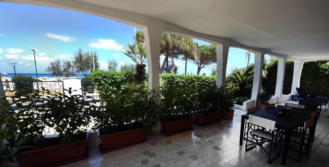 Villa Azzurra Beachfront Mondello - Palermo Bagian luar foto